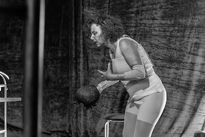 Mujeres, Edith Piaf, por Manu Medina