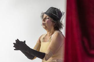 Mujeres, Edith Piaf, por Manu Medina