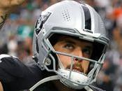 Derek Carr firma para llegar Saints