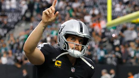 Derek Carr firma para llegar con los Saints QB Derek Carr, Las Vegas Raiders
