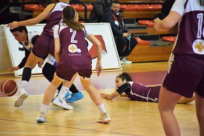 Galería de clics del Bàsquet Femení Sant Adrià-Vilabàsquet Viladecans (Liga Femenina 2)