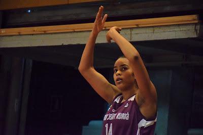 Galería de clics del Bàsquet Femení Sant Adrià-Vilabàsquet Viladecans (Liga Femenina 2)