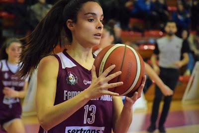 Galería de clics del Bàsquet Femení Sant Adrià-Vilabàsquet Viladecans (Liga Femenina 2)