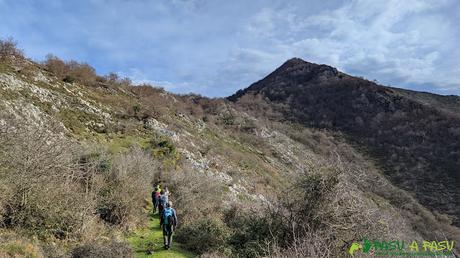 Camino a la Majada Linares en Caso