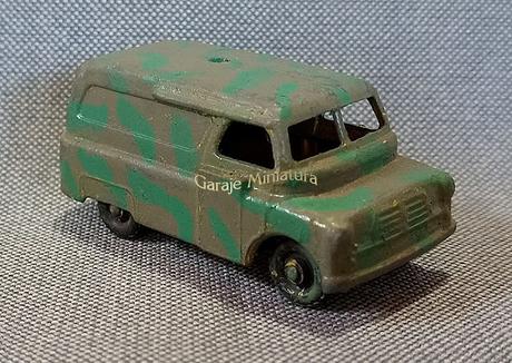 Bedford CA Van repartidor del diario Evening News de Matchbox