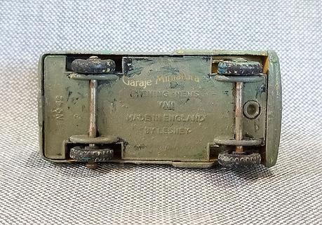 Bedford CA Van repartidor del diario Evening News de Matchbox