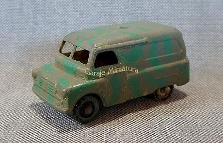 Bedford CA Van repartidor del diario Evening News de Matchbox