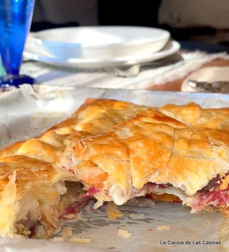 Hojaldre de Cecina, Queso, Cherry y Dátiles Hojaldre de Cecina, Queso, Cherry y Dátiles