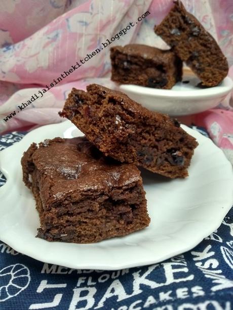 BROWNIES AUX CANNEBERGES/ CRANBERRY BROWNIES / BROWNIES CON ARÁNDANOS /براونيز بالتوت البري المجفف