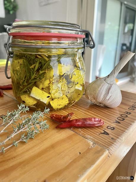 Queso feta marinado en aceite de oliva