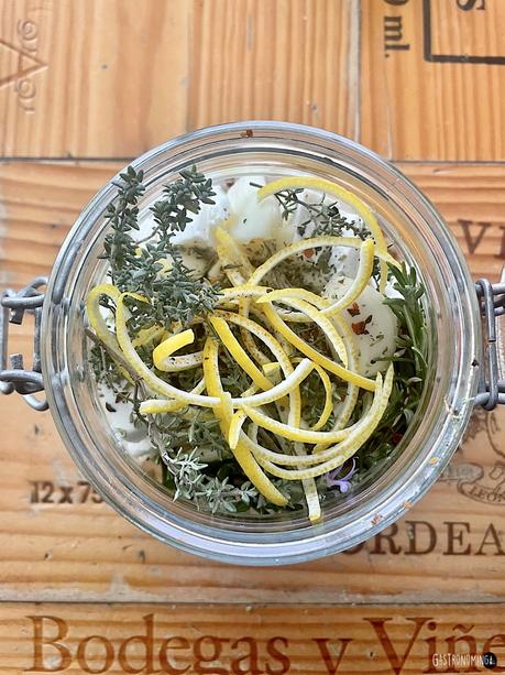 Queso feta marinado en aceite de oliva