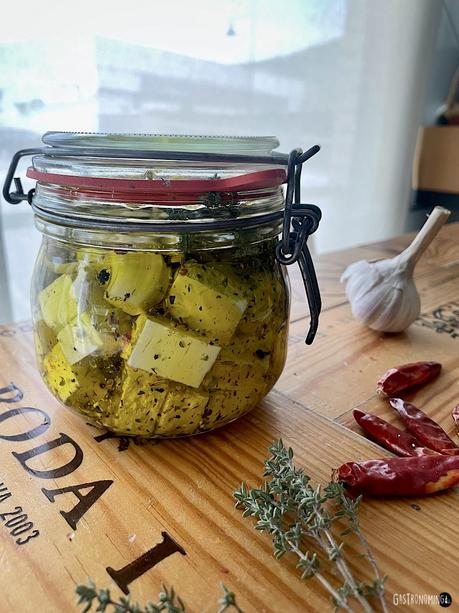 Queso feta marinado en aceite de oliva