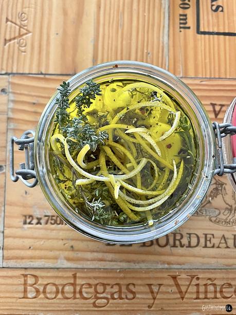 Queso feta marinado en aceite de oliva