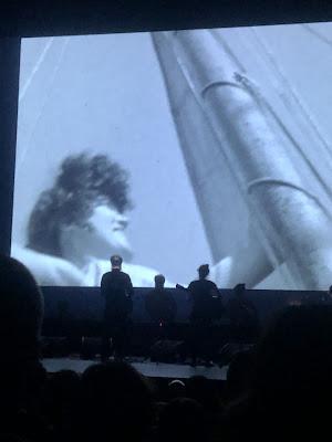 Plena pausa, concierto de J sobre imágenes de Iván Zulueta