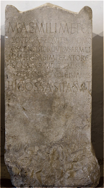 EL CABALLERO DE LA LEGIO VIIII HISPANIENSIS MARCO EMILIO SOTERIA. LEGIONARIO DE OSCA A CALES. ESTELA FUNERARIA