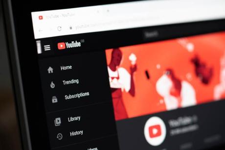 Youtube licencia Adobe Stock para homodigital