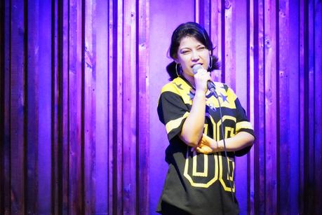 Stand Up Comedy: Paola Molina llega a Coyhaique con “Me Creo La Muerte” paola-molina-por-catalina-gonzalez