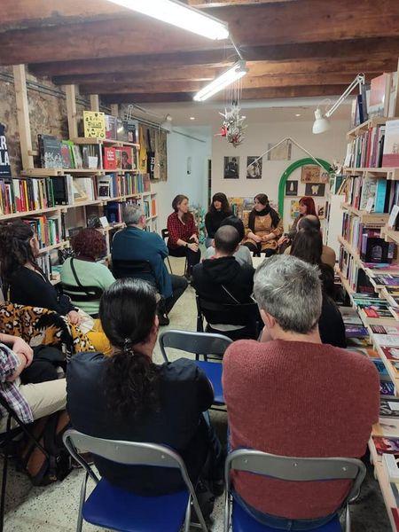 Parlant de maternitats i feminisme a la ciència ficció a La Insòlita Llibreria