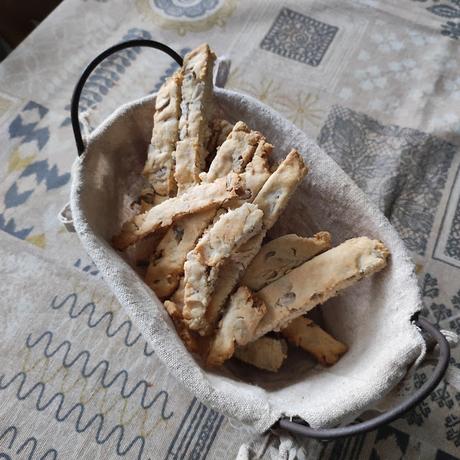 PALITOS DE PAN CON PIPAS