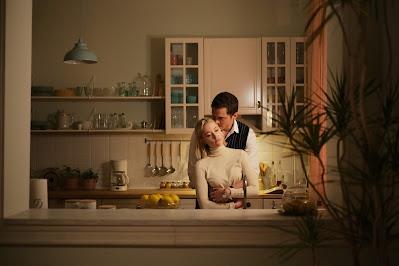 El extraño; Alguien te está mirando