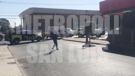 Un ejecutado y dos heridos frente Oxxo de avenida Constitución Un ejecutado y dos heridos frente Oxxo de avenida Constitución