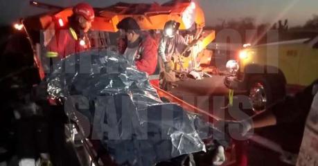 Encontronazo entre tráiler y grúa en la Super Carretera a Rioverde deja una persona muerta