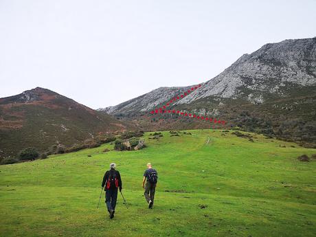 Cueto les Duernes, Sellón y Babu por la Viescona del Sueve. Cueto les Duernes, Sellón y Babu por la Viescona del Sueve.