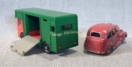 Austin Metropolitan Taxi y AEC Horse Box, piezas #17 de Matchbox Austin Metropolitan Taxi y AEC Horse Box, piezas #17 de Matchbox