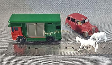 Austin Metropolitan Taxi y AEC Horse Box, piezas #17 de Matchbox