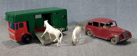 Austin Metropolitan Taxi y AEC Horse Box, piezas #17 de Matchbox Austin Metropolitan Taxi y AEC Horse Box, piezas #17 de Matchbox