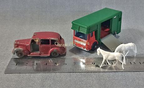 Austin Metropolitan Taxi y AEC Horse Box, piezas #17 de Matchbox Austin Metropolitan Taxi y AEC Horse Box, piezas #17 de Matchbox