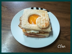 Sandwich mixto con bacon y huevo