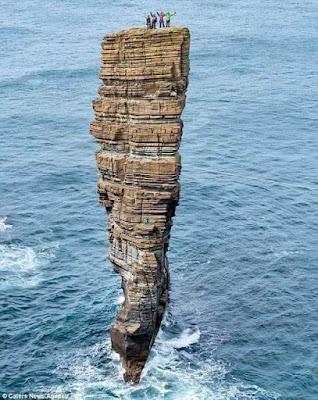 Feijóo se esconderse para no hablar de la foto con un narco.