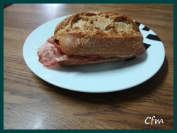 Bocadillo de bacon y queso