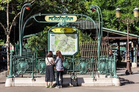 el metro de París da la vuelta