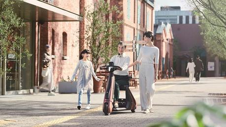 Toyota lanza el C + walk S en Japón, una nueva forma de movilidad asistida a pie