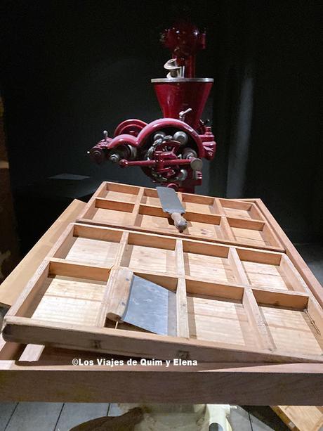 Antiguos moldes para elaborar las tabletas de chocolate