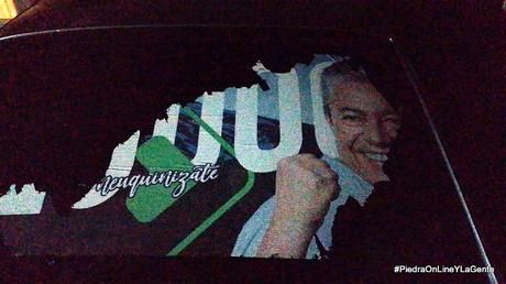 Destrozaron una promotora de Rolando Figueroa en Piedra del Águila