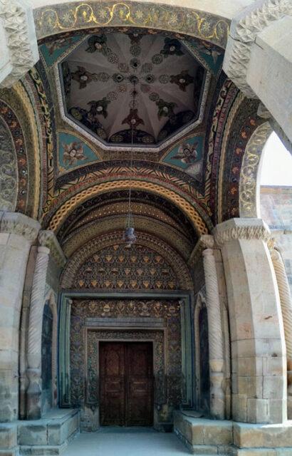 entrada-principal-catedral-Echmiadzin