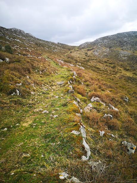 La Peña Serandi por las Foces de Las Xanas y los Picarós