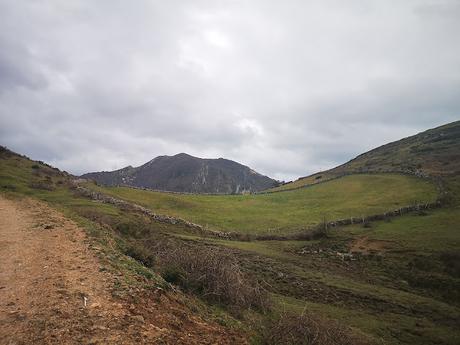 La Peña Serandi por las Foces de Las Xanas y los Picarós