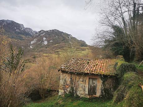 La Peña Serandi por las Foces de Las Xanas y los Picarós