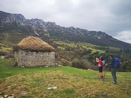 La Peña Serandi por las Foces de Las Xanas y los Picarós