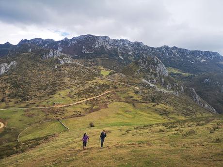 La Peña Serandi por las Foces de Las Xanas y los Picarós