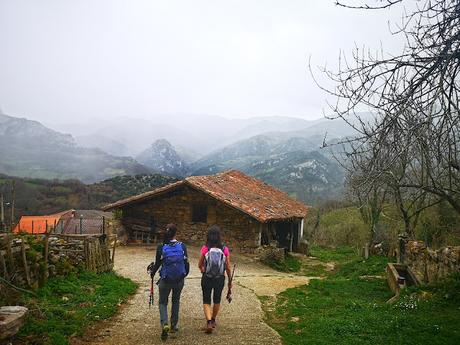 La Peña Serandi por las Foces de Las Xanas y los Picarós