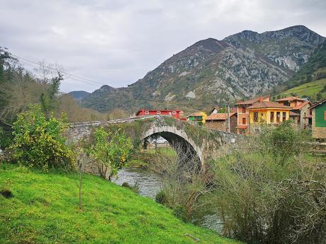 La Peña Serandi por las Foces de Las Xanas y los Picarós