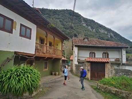 La Peña Serandi por las Foces de Las Xanas y los Picarós