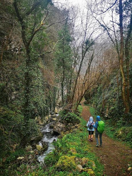 La Peña Serandi por las Foces de Las Xanas y los Picarós