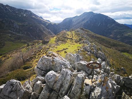 La Peña Serandi por las Foces de Las Xanas y los Picarós