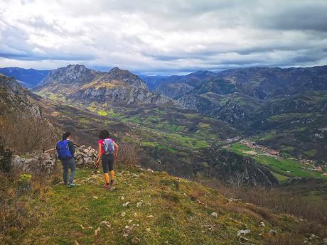 La Peña Serandi por las Foces de Las Xanas y los Picarós